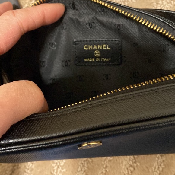 Authentic Chanel clutch or toiletry bag - Picture 6 of 11